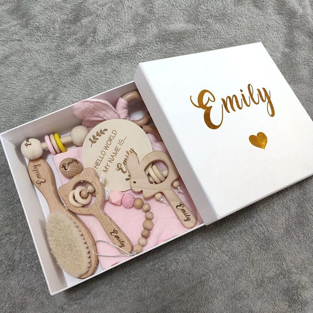 Personalized baby gift set in natural wood – 8 pieces